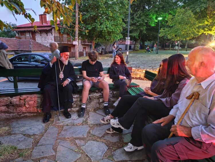 Η Παναγία, γέφυρα ουρανού και γης, Μεσίτρια και Μητέρα όλων μας