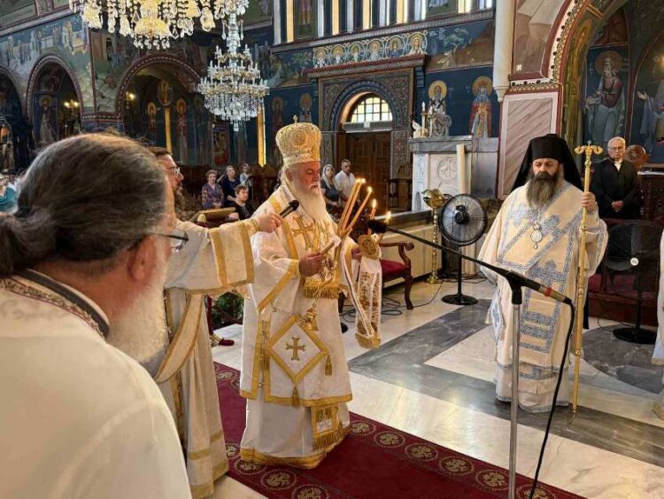 Στον Καθεδρικό Ναό λειτούργησε ο Τοποτηρητής της Ι.Μ. Κορίνθου
