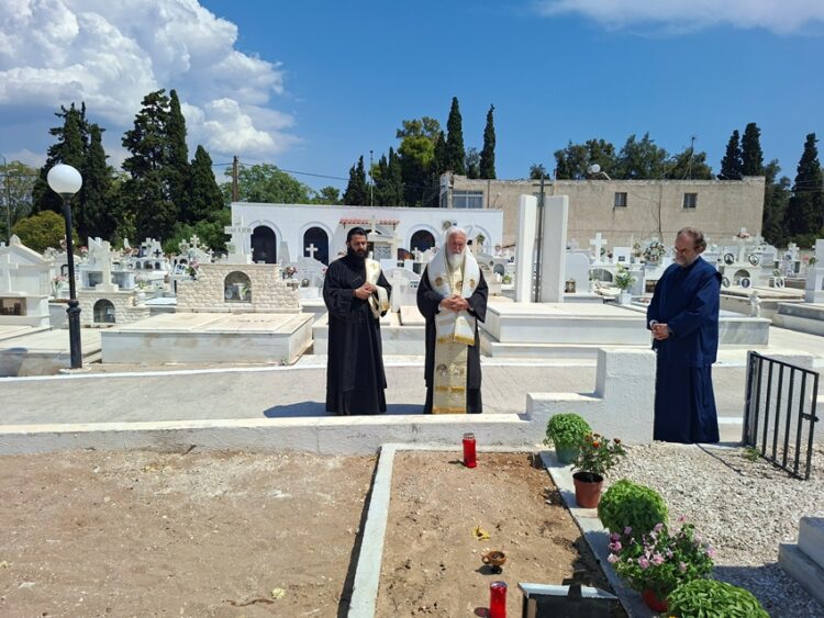 Τρισάγιο στο μνήμα  του μακαριστού Μητροπολίτου Κορίνθου τέλεσε ο Μητρ. Λήμνου