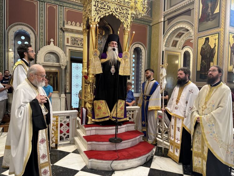 Μητροπολίτης Πειραιώς: Όποιος είναι παιδί της Παναγίας είναι και παιδί του Παναγίου Θεού.