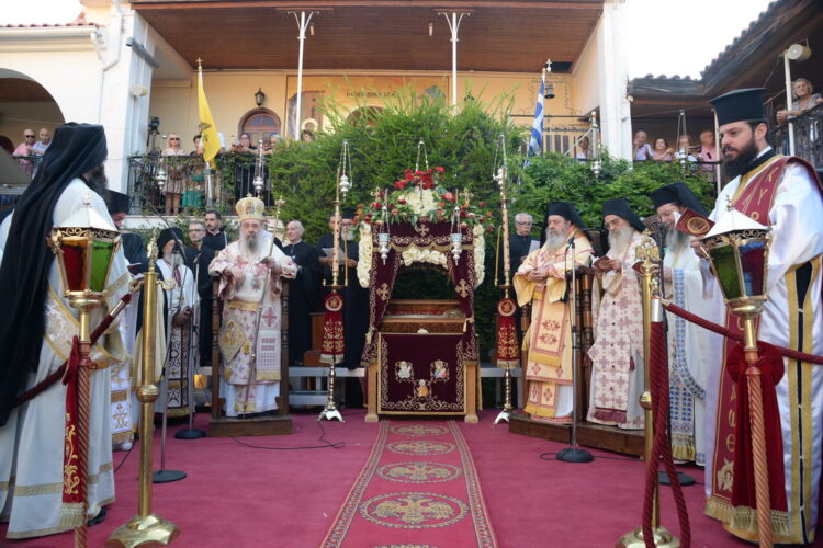 Τά Ἐγκώμια τῆς Παναγίας στήν Μητρόπολη Πατρῶν