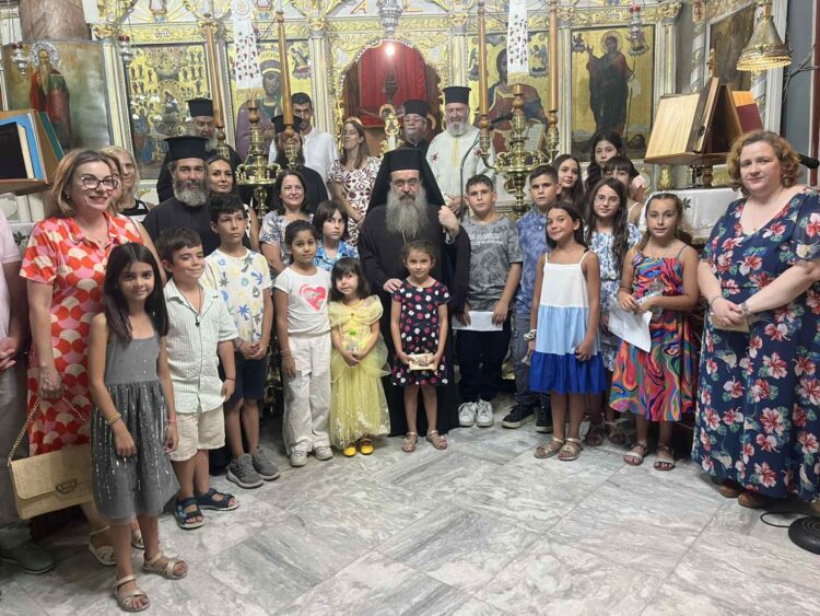 Λουλούδια τῶν Καμποχώρων γιά τήν Θεοτόκο