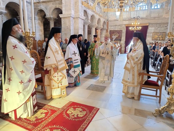 Πατριαρχική Θεία Λειτουργία στην Εκατονταπυλιανή