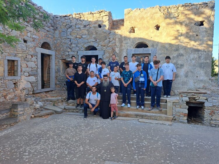 «ΓΙΑ ΤΟΝ ΧΡΙΣΤΟ ΚΑΙ ΤΗΝ ΠΑΝΑΓΙΑ» (Η ΚΑΤΑΣΚΗΝΩΣΗ ΤΗΣ ΙΕΡΑΣ ΜΗΤΡΟΠΟΛΕΩΣ ΧΙΟΥ)