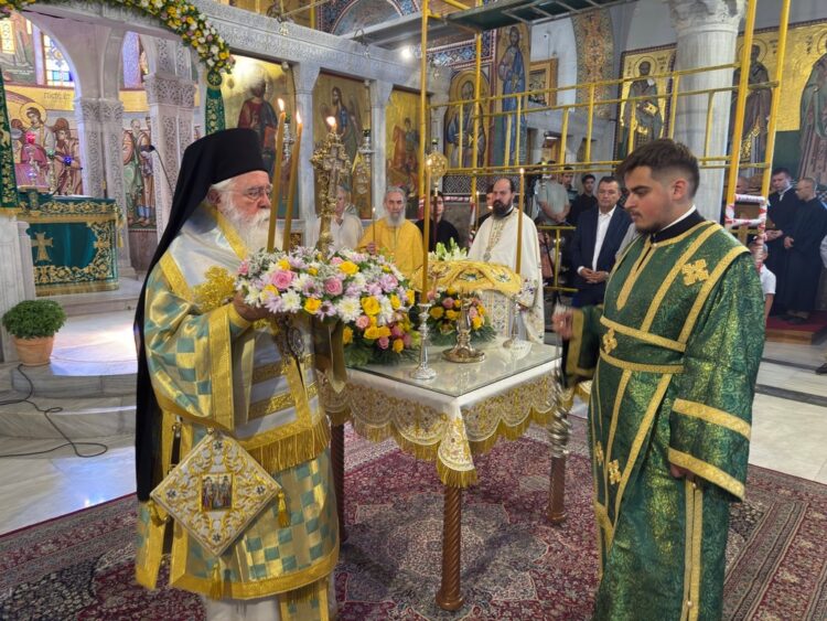 Παλλαϊκός ο εορτασμός της Υψώσεως του Τιμίου Σταυρού στην Εκκλησία της Δημητριάδος