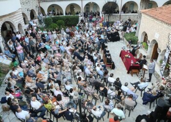 Τρισαρχιερατική και παλλαϊκή βιβλιοπαρουσίαση της ιστορίας της Ι.Μ. Δαμάστας