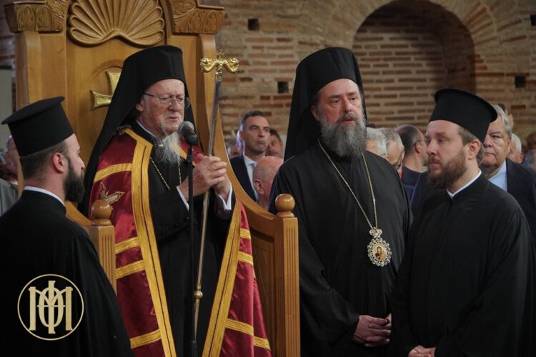 ΠΑΤΡΙΑΡΧΙΚΗ ΧΟΡΟΣΤΑΣΙΑ  ΣΤΗΝ ΡΟΤΟΝΤΑ ΘΕΣΣΑΛΟΝΙΚΗΣ ΚΑΙ ΤΑ ΕΓΚΑΙΝΙΑ ΑΝΑΚΑΙΝΙΣΘΕΝΤΟΣ ΦΟΙΤΗΤΙΚΟΥ ΟΙΚΟΤΡΟΦΕΙΟΥ