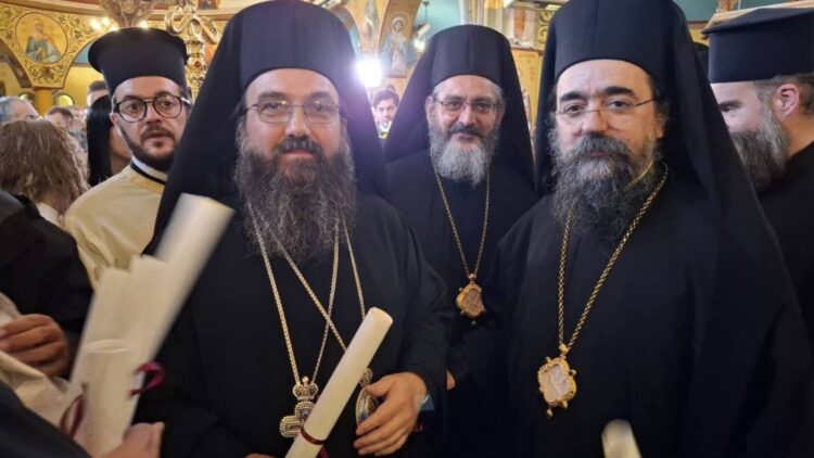 Ο Μητροπολίτης Καστορίας με μέλη του ποιμνίου του στην Ενθρόνιση του νέου Μητροπολίτου Κορυτσάς