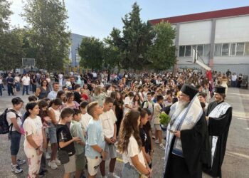 Αγιασμοί και ευχές Μητρ. Λαρίσης για την έναρξη της σχολικής χρονιάς