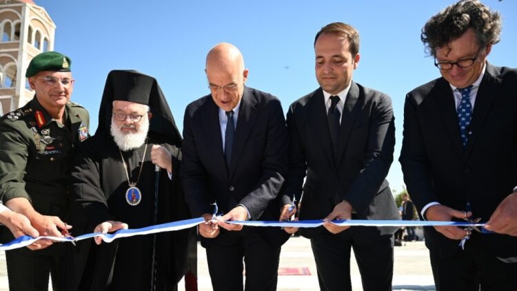 Ἀνδρῶν ἐπιφανῶν πᾶσα γῆ τάφος…