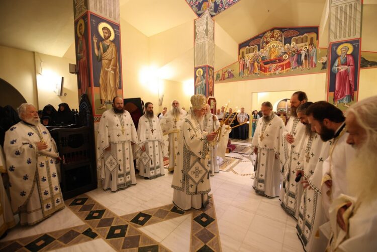 Ο Μητροπολίτης Φωκίδος εόρτασε τα ονομαστήριά του στην Ιερά Μονή Αγίων Νεκταρίου και Φανουρίου