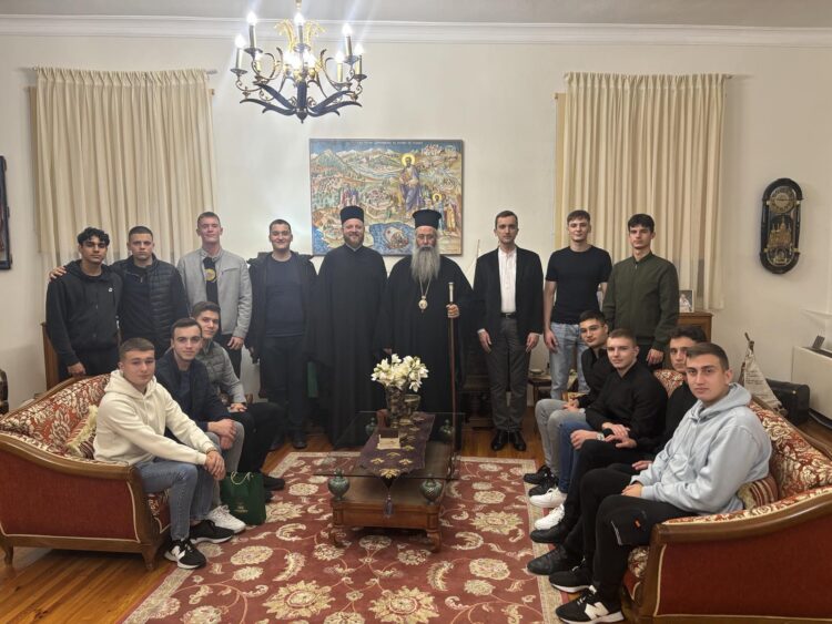 Σπουδαστές της Ιερατικής Σχολής Καρλοβικίου Σερβίας                       στην Ιερά  Μητρόπολη Κίτρους