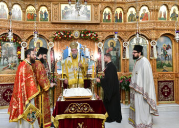 Σερρών Θεολόγος: «Στα σπίτια μας η ελληνική Σημαία, στις καρδιές μας πάντοτε η Πατρίδα!»