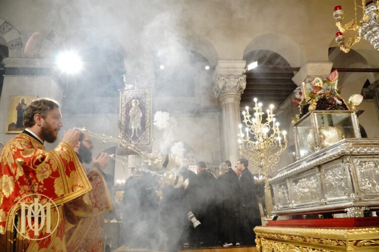 Πλήθος πιστών στον Πανηγυρικό Εσπερινό του Πολιούχου Αγίου Δημητρίου στη Θεσσαλονίκη