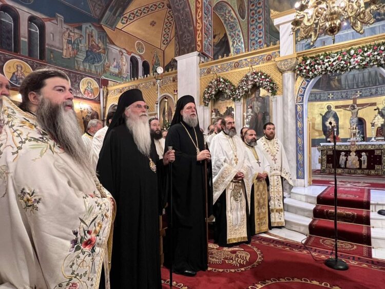 Πολυαρχιερατικός Εσπερινός Συνάξεως Παναγίας Βουρλιώτισσας και υποδοχή Τιμίου Ξύλου στη Ν. Φιλαδέλφεια