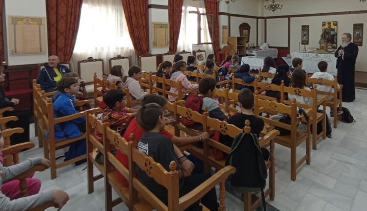 ΕΠΙΣΚΕΨΗ ΜΑΘΗΤΩΝ ΤΟΥ ΔΗΜΟΤΙΚΟΥ ΣΧΟΛΕΙΟΥ ΑΦΡΑΤΙΟΥ ΣΤΟΝ ΜΗΤΡΟΠΟΛΙΤΗ ΧΑΛΚΙΔΟΣ