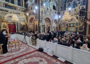 Πλήθος πιστών στις ομιλίες του Γέροντα Νεκταρίου σε Πειραιά και Πεύκη