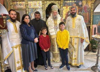 Χειροθεσία Αναγνώστη από τον Μητροπολίτη Παροναξίας