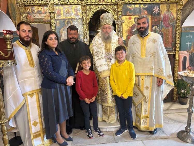 Χειροθεσία Αναγνώστη από τον Μητροπολίτη Παροναξίας