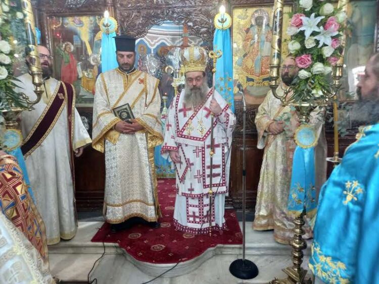Εἴσοδος εἰς τά Ἅγια τῶν Ἁγίων γιά νέον Διάκονον στήν Ἱ. Μ. Χίου