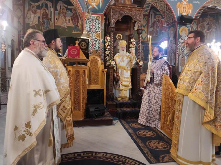 ΑΡΧΙΕΡΑΤΙΚΗ Θ. ΛΕΙΤΟΥΡΓΙΑ ΑΠΟ ΤΟΝ  ΜΗΤΡ. ΚΟΡΙΝΘΟΥ ΣΤΟΝ Ι. ΝΑΟ ΤΙΜΙΟΥ ΠΡΟΔΡΟΜΟΥ ΛΟΥΤΡΑΚΙΟΥ.