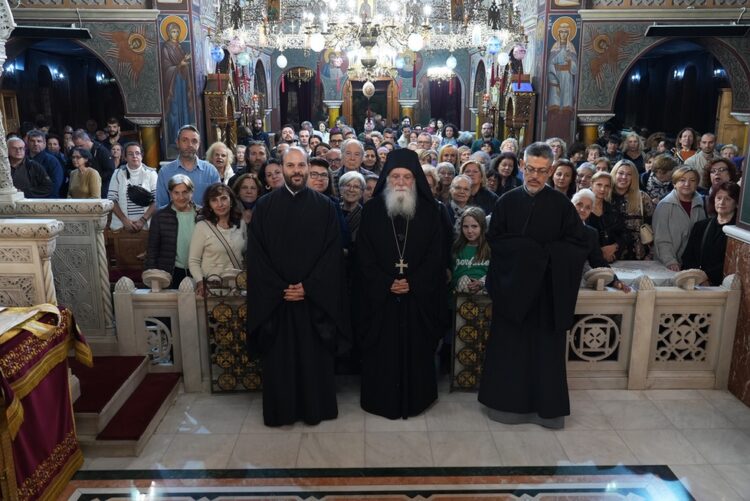 Κατάμεστος από πιστούς ο Ι.Ν. Μεταμορφώσεως Σωτήρος Καλλιθέας για να ακούσει τον Γέροντα Νεκτάριο