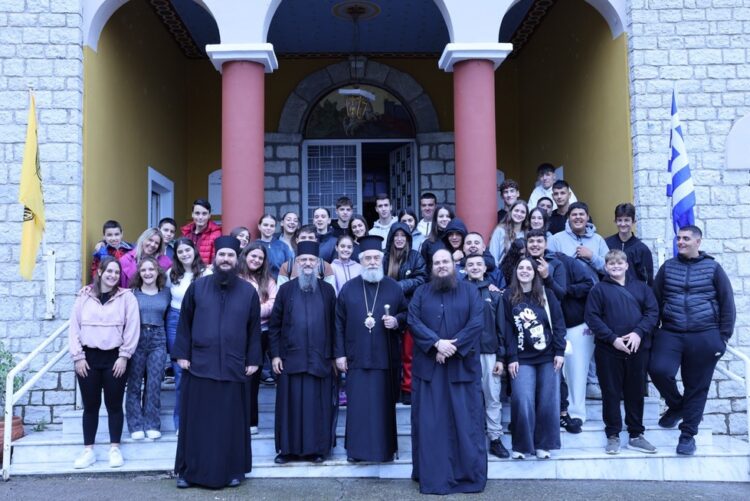 Προσήλθαν 200 έφηβοι στην Θ. Λειτουργία με τον Σεβ. Ποιμενάρχη μας κ. Θεόκτιστο