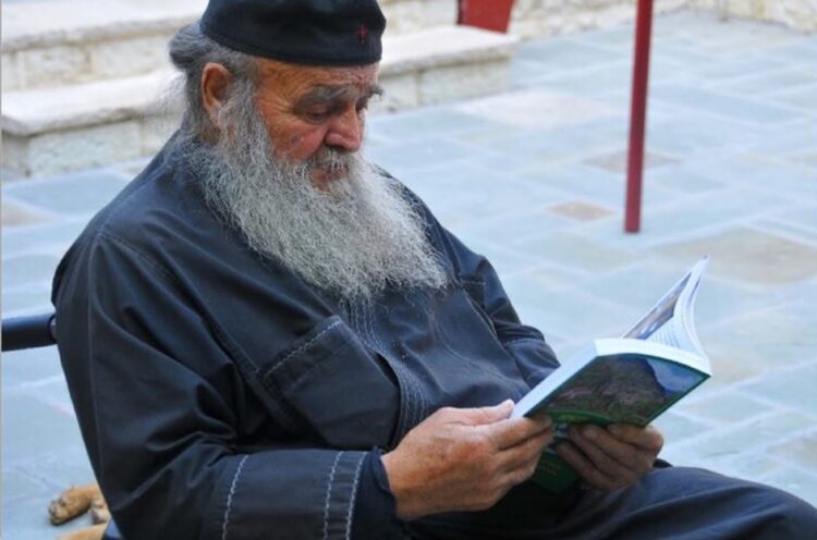 Το όνομα του παπα Θανάση γράφτηκε στον δρόμο της αγάπης