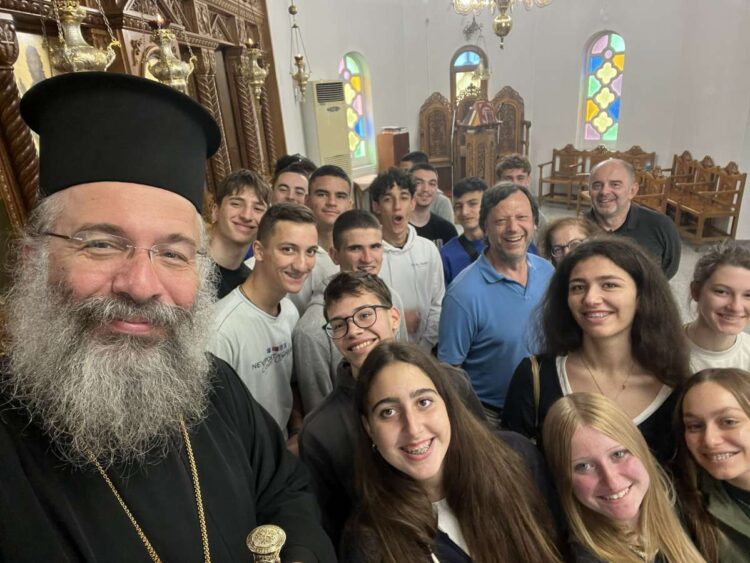 ΚΑΘΗΓΗΤΕΣ ΚΑΙ ΜΑΘΗΤΕΣ ΤΗΣ ΡΙΖΑΡΕΙΟΥ ΕΚΚΛΗΣΙΑΣΤΙΚΗΣ ΣΧΟΛΗΣ ΣΤΗΝ ΙΕΡΑ ΜΗΤΡΟΠΟΛΗ ΡΕΘΥΜΝΗΣ