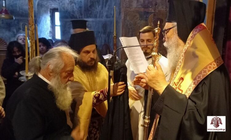 Κουρά αρχάριου ρασοφόρου στην Ι.Μ. Γόλας