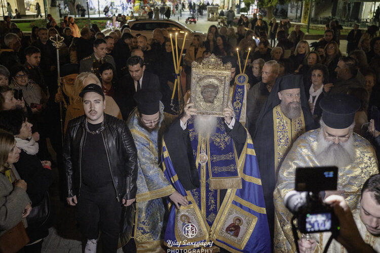 Πληθωρική υποδοχή της Παναγίας Εικονιστρίας στον Βόλο