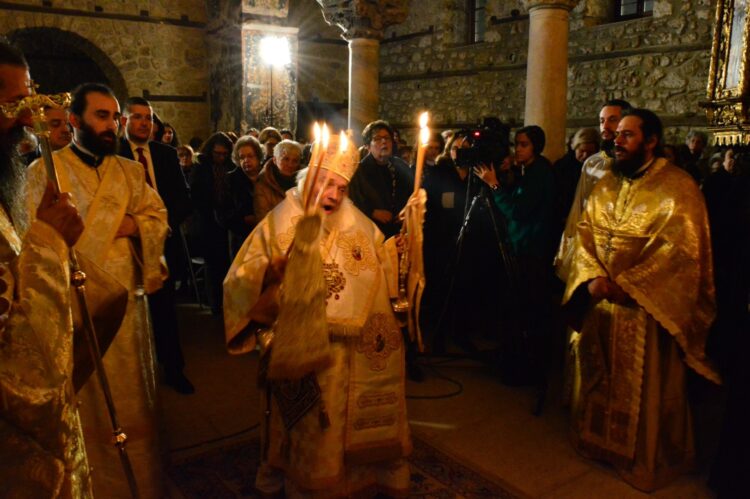 ΑΡΧΙΕΡΑΤΙΚΗ ΑΓΡΥΠΝΙΑ ΧΡΙΣΤΟΥΓΕΝΝΩΝ ΣΤΗΝ ΠΑΛΑΙΑ ΜΗΤΡΟΠΟΛΗ ΕΔΕΣΣΗΣ
