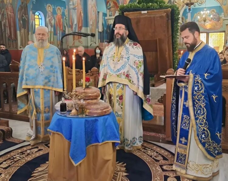 Θεία Λειτουργία ενώπιον της Παναγίας της Δημιοβίτισσας