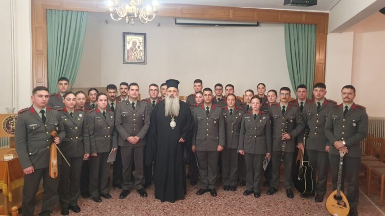 Τα κάλαντα έψαλλε η χορωδία της ΣΜΥ στον Σεβ. Μητροπολίτη Σταγών και Μετεώρων κ.Θεόκλητο.