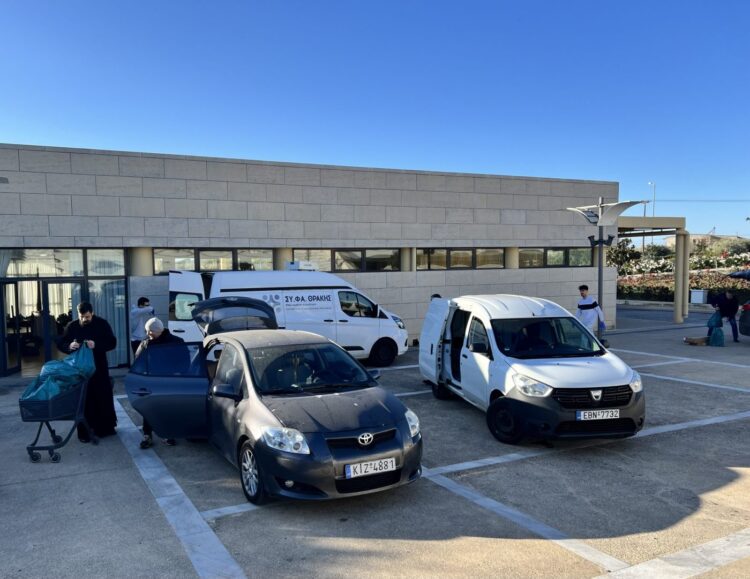 Διανομή δεμάτων για τα Χριστούγεννα από την Ι.Μ. Αλεξανδρουπόλεως