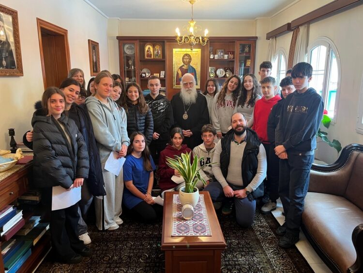 Τά κάλαντα τῶν Χριστουγέννων στόν Μητροπολίτη Νέας Σμύρνης