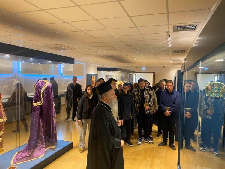 ΣΥΝΑΞΗ ΕΚΦΡΑΣΗΣ ΣΥΓΧΑΡΗΤΗΤΡΙΩΝ ΣΤΟΥΣ ΠΡΩΤΟΕΤΕΙΣ ΦΟΙΤΗΤΕΣ ΑΠΟ ΤΟΝ ΜΗΤΡΟΠΟΛΙΤΗ ΧΑΛΚΙΔΟΣ