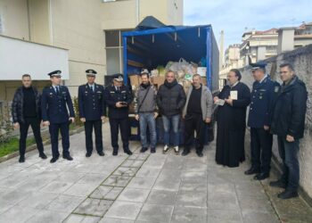 Χριστουγεννιάτικα δέματα διανεμήθηκαν σε εμπερίστατους αδελφούς μας από την Ι.Μ Λαρίσης και τις Ενορίες