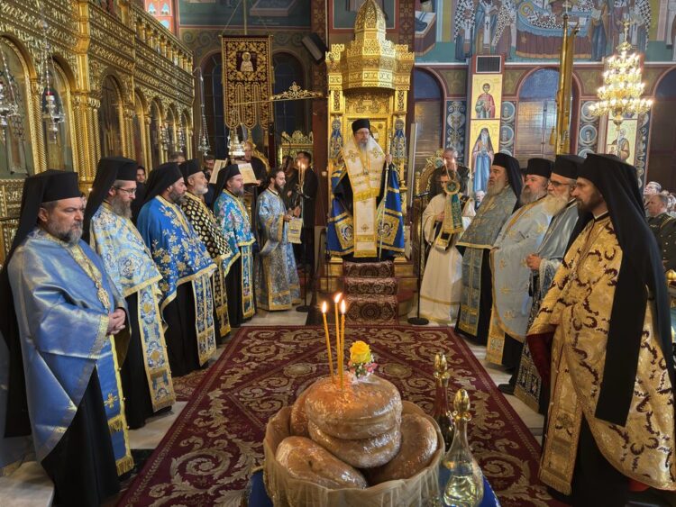 Πανδήμως και μεγαλοπρεπώς τελέστηκε ο Εσπερινός του Αγίου Νικολάου στη Λάρισα