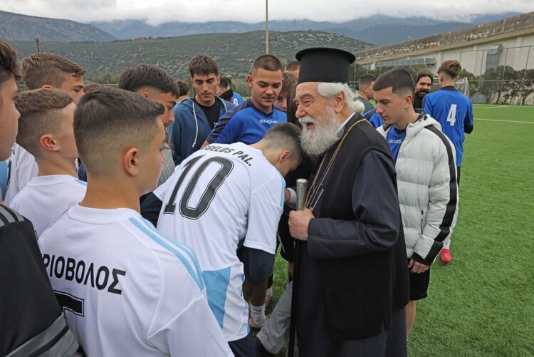 Ι.Μ. Φωκίδος: Μια μέρα γεμάτη Χριστό με τη συμμετοχή εφήβων και μεγάλων