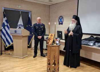 Προσφορά αλεξίσφαιρων στην Ομάδα ΔΙ.ΑΣ. από τον Μητροπολίτη Δημητριάδος