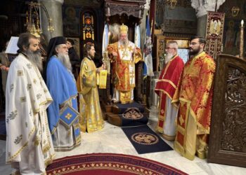 Δεύτερη ημέρα των Χριστουγέννων στον Ιερό Ναό Αγίων Κωνσταντίνου και Ελένης Λαρίσης.