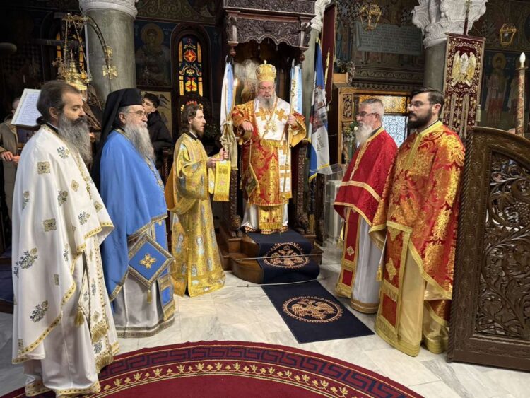 Δεύτερη ημέρα των Χριστουγέννων στον Ιερό Ναό Αγίων Κωνσταντίνου και Ελένης Λαρίσης.