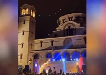 Γαλάτσι: «Διασκέδαζαν όμορφα, δεν ενόχλησαν κανέναν», λέει ο πάτερ Θεοδόσιος για το rave πάρτι μπροστά στην εκκλησία