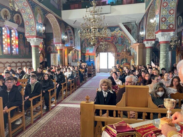 Υποδειγματική Θεία Λειτουργία στη Νέα Αγχίαλο για το ΓΕΛ Νέας Αγχιάλου