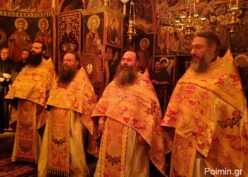 Χριστουγεννιάτικη Αγρυπνία στην  Παναγιοσκέπαστη Μονή Βαρλαάμ  Αγίων Μετεώρων