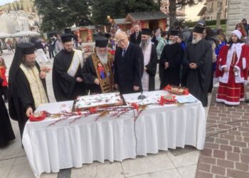 Κοπή πρωτοχρονιάτικης πίτας του Δήμου Καλαβρύτων από τον Σεβασμιώτατο Μητροπολίτη Καλαβρύτων και Αιγιαλείας κ. Ιερώνυμο