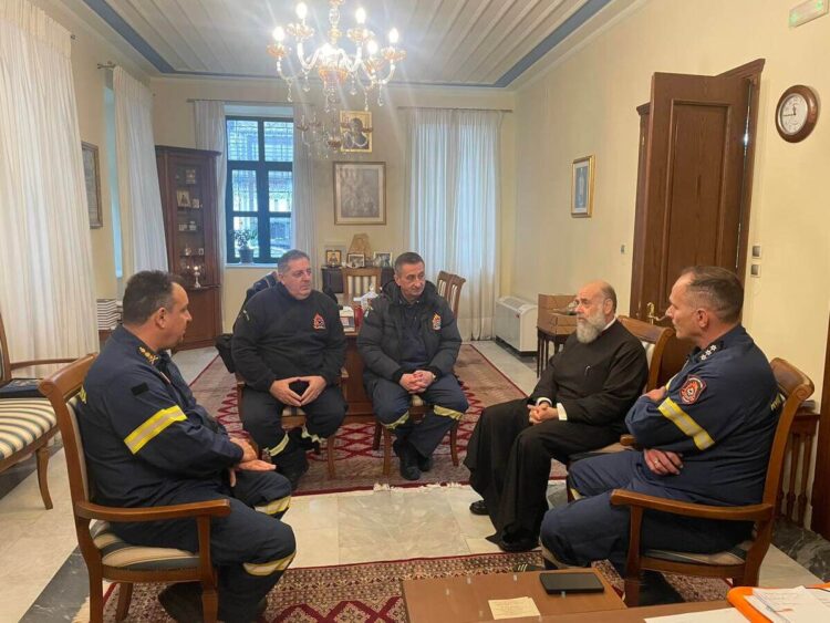 Εθιμοτυπική επίσκεψη του νέου Διοικητή Πυροσβεστικών Υπηρεσιών στον Μητρ. Θεσσαλιώτιδος