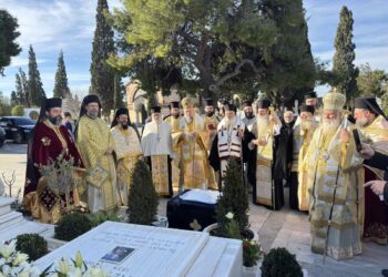 Μνημόσυνο για τα 18 χρόνια από την εκδημία του Αρχιεπισκόπου Χριστοδούλου στο Α’ Νεκροταφείο Αθηνών
