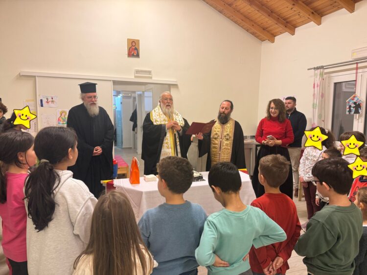 Ο ΜΗΤΡΟΠΟΛΙΤΗΣ ΚΕΡΚΥΡΑΣ ΚΟΝΤΑ ΣΤΑ ΠΑΙΔΙΑ
